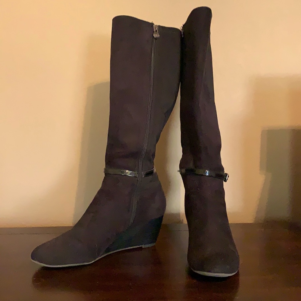 Kohl’s Dana Buchanan wedge boots in black